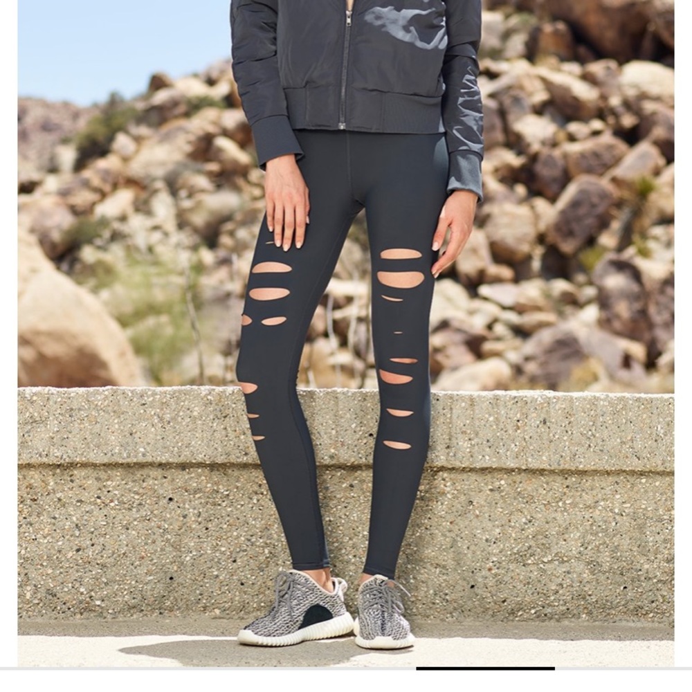 Alo Highwaist ripped warrior legging